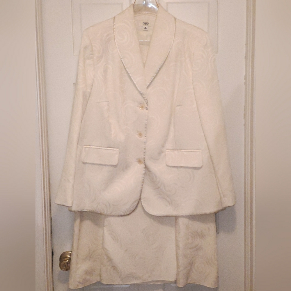 Women's 2pc Suit with Jacket and Skirt.